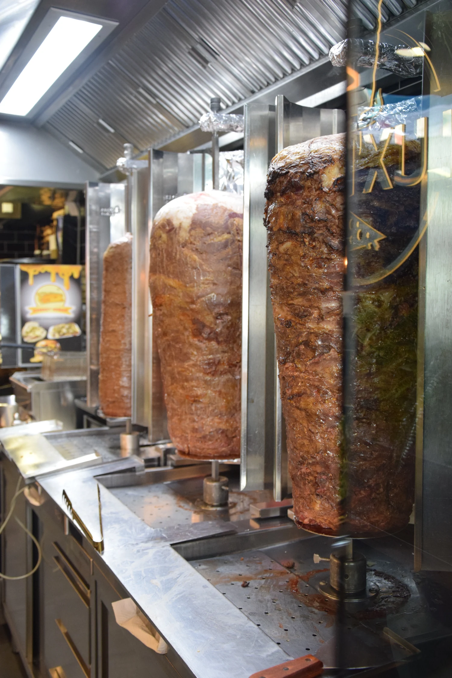 Frisch gegrillter Drehspieß bei LUX BISS