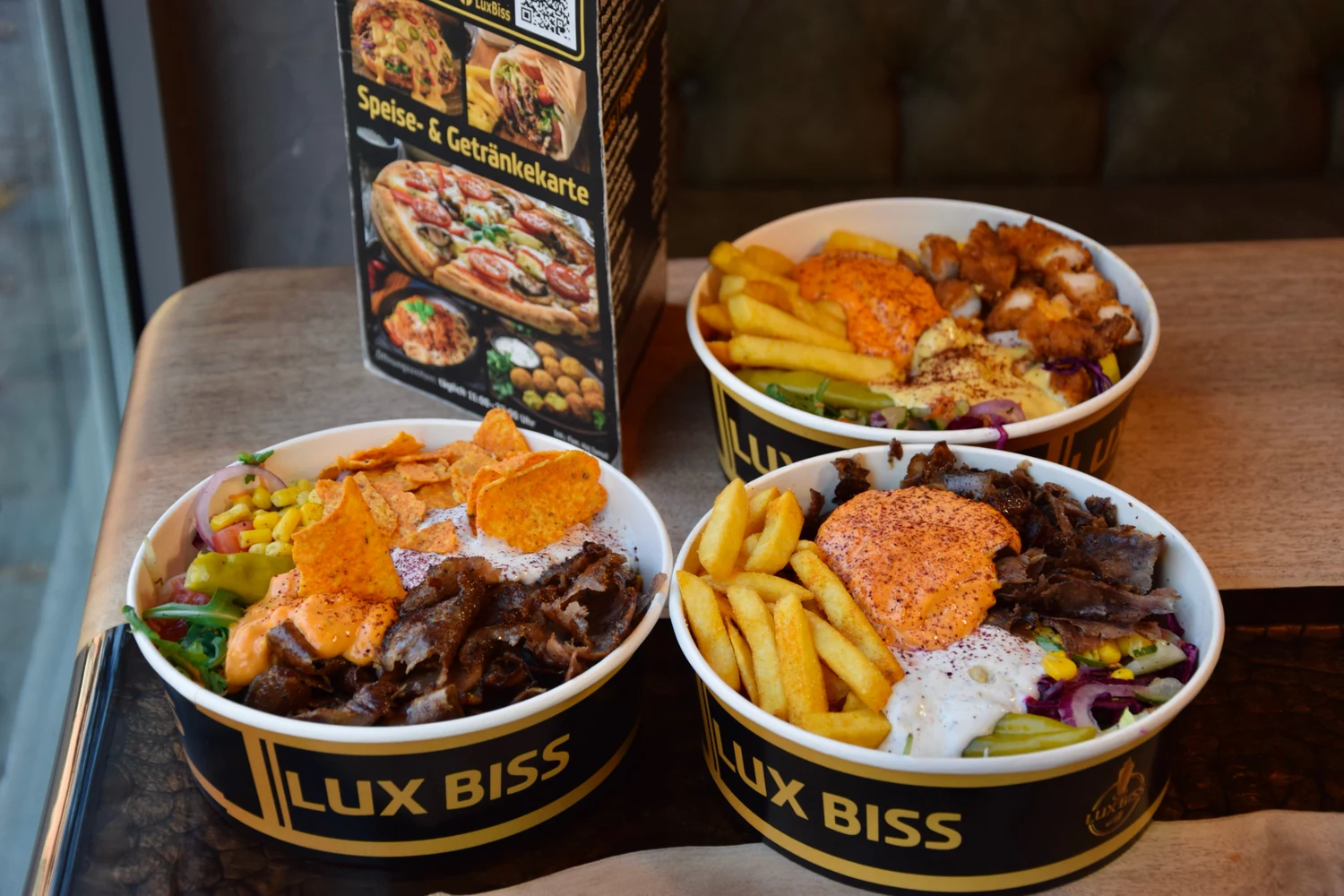 LUX BISS Bowls mit Pommes und Drehspießfleisch